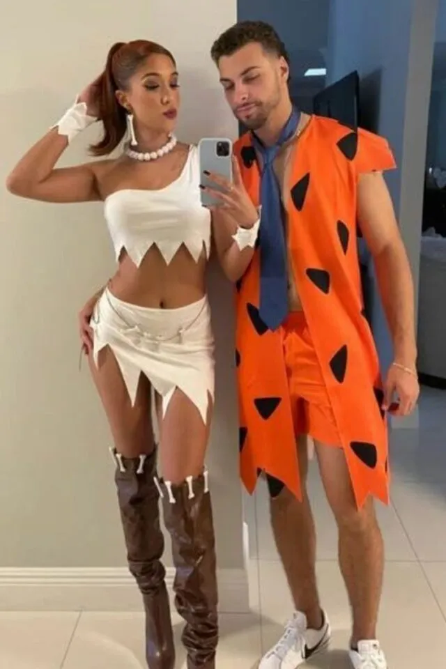 Fred & Wilma Flintstone halloween couples costumes